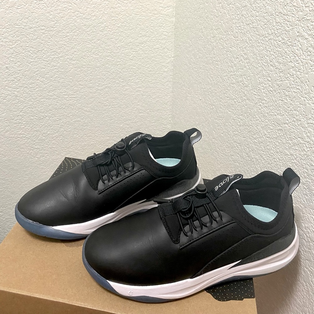 Clove womens size 7.5 black night shift classic sneakers for healthcare workers